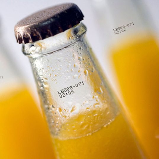 Druk na butelkach i pojemnikach szklanych